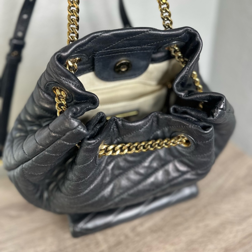 Tory Burch Kira backpack in quilted matelasse leather - Picture 13 of 17